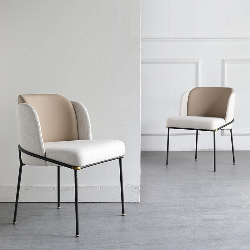 Chaise design bi matière haut de gamme avec pieds en métal noir
